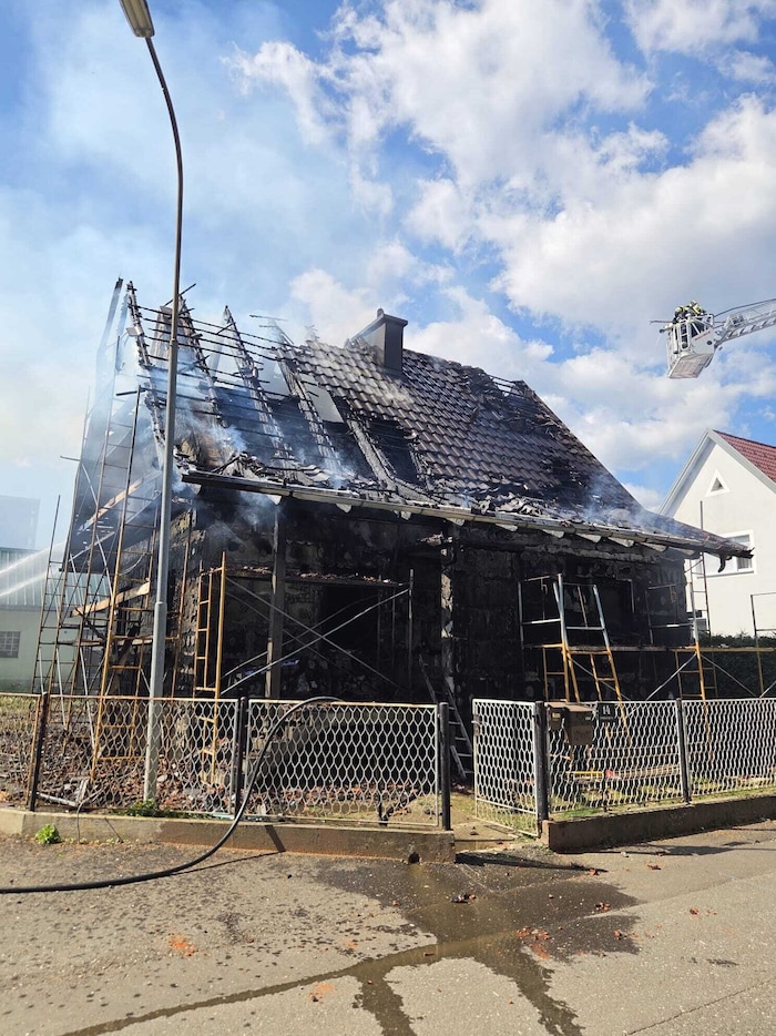Die Ruine unmittelbar nach dem Feuerwehreinsatz Mitte September