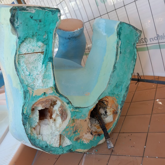 Die Wasserleitung im Inneren müsste bald ersetzt und damit die Beckenlandschaft wieder ...