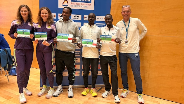 Elite-Läufer Deborah und Rabea Schöneborn, Fikre Tefera, Johnson Limo und Robert Kikkembol mit ...