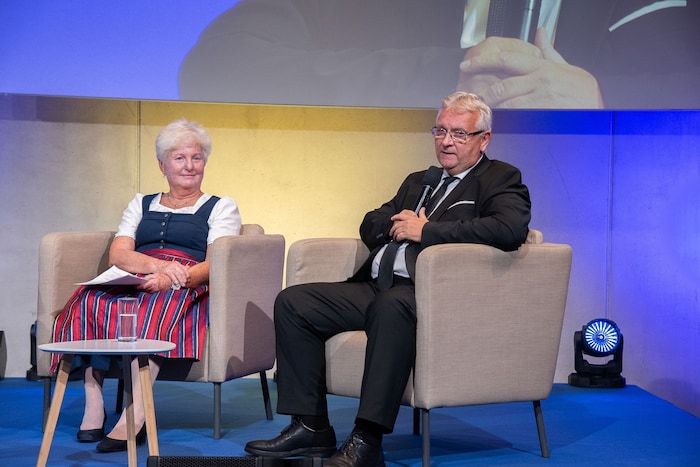 Die ehemalige Patientin Silvia Elnrieder sowie der ehemalige Patient Dr. János Gál berichten ...