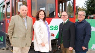 Feierten 95 Jahre Gleichenberg Bahn: Steiermarkbahn-GF Peter Kronberger, Verkehrslandesrätin ...