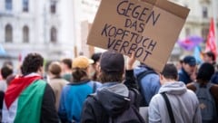 Zu den Demos riefen linke Gruppen, darunter SPÖ-Jugendorganisationen, auf. 