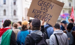 Zu den Demos riefen linke Gruppen, darunter SPÖ-Jugendorganisationen, auf. 