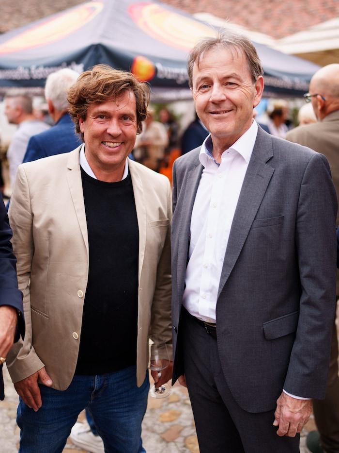Geburtstagskind Matthias Schrom nutzte den Tag gleich als private Feier. Im Bild mit Nikolaus ...