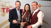 „Krone“-Geschäftsführer Clemens Schwaiger mit Astrid Eisenkopf und dem Mann des Abends, Herbert ...