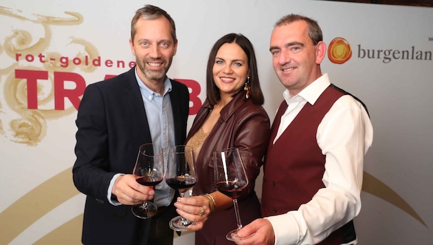 „Krone“-Geschäftsführer Clemens Schwaiger mit Astrid Eisenkopf und dem Mann des Abends, Herbert ...