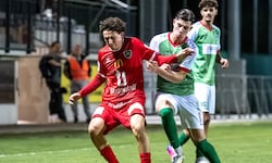Elias Memic (re.) und Hallein feierten den zweiten Saisonsieg.