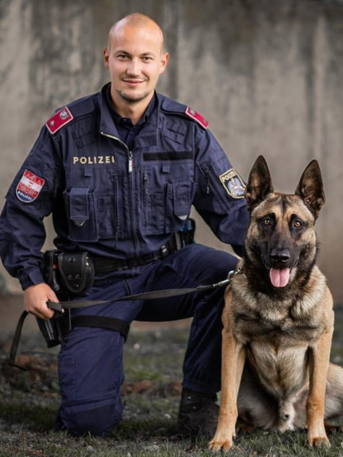 „Ringo“ mit seinem „Herrchen“, Diensthundeführer Johannes G.