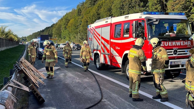 19 Mann der Feuerwehr Hallein waren im Einsatz.