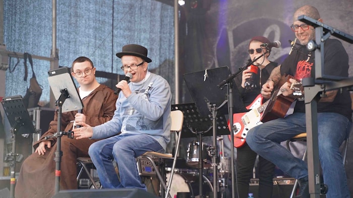 Die Band bei einem Auftritt
