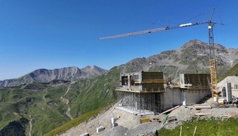 Blauer Himmel über viele Wochen begleitete die Bauarbeiten auch bei der neuen Planseggbahn in ...