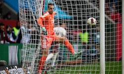 Bayern-Keeper Manuel Neuer kassierte schon nach acht Sekunden ein Gegentor.
