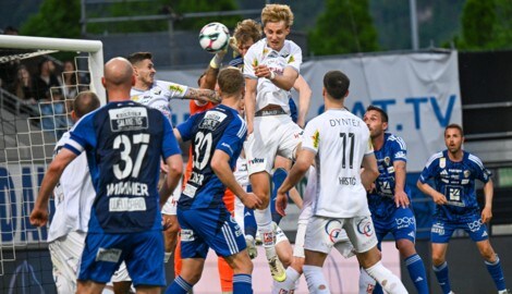 Die Altacher (in der Luft Filip Milojevic) wollen gegen Wolfsberg endlich ihre Niederlagenserie ...