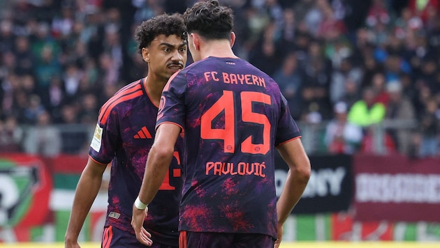 FC Bayern salvaged a point in a chaotic match against FC Augsburg.