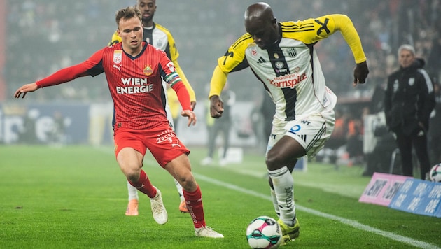 Rapid-Kapitän Matthias Seidl (li. gegen Samuel Adeniran) ist beim LASK gefordert.