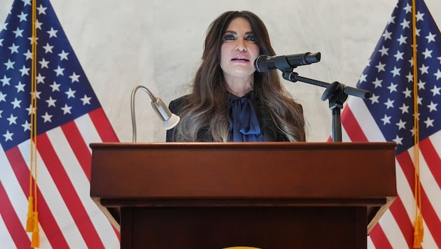 Um eine offene Rechnung bei American Express zu begleichen, soll Guilfoyle einen Unterstützer um ...