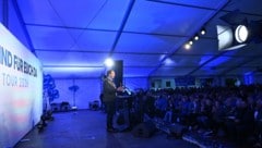 In Stadl-Paura waren laut FPÖ 1500 Leute Gäste der FPÖ. LH-Vize Haimbuchner erhebt Anspruch auf ...