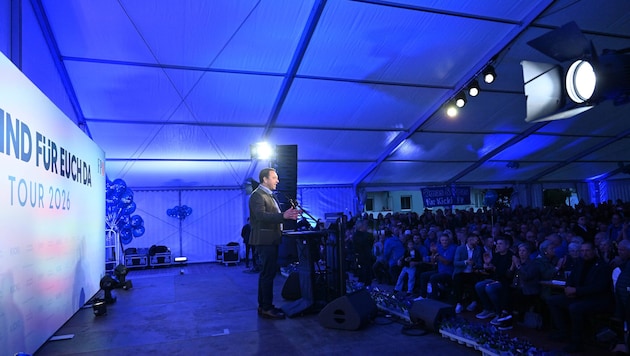 According to the FPÖ, 1,500 people attended the FPÖ event in Stadl-Paura. Deputy Governor ...