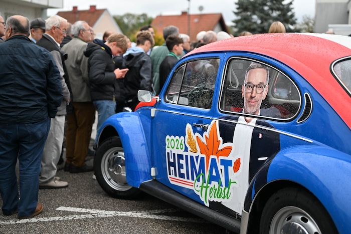 Haimbuchner is sending his VW Beetle into the election campaign.