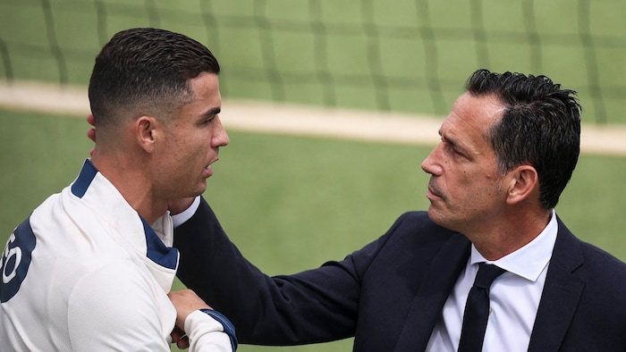 Cristiano Ronaldo (l.) und Pedro Proenca (r.)