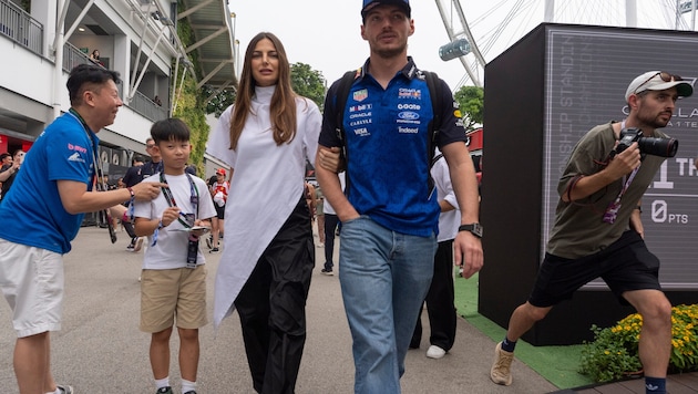 Max Verstappen mit Herzdame Kelly Piquet im Fahrerlager von Singapur