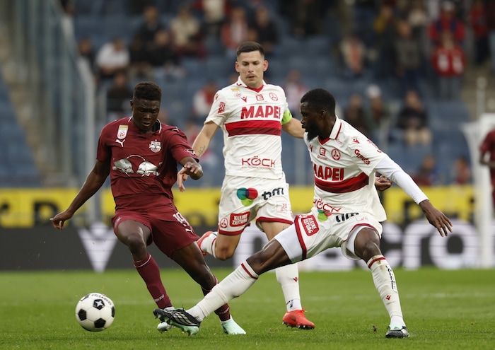 Beres Owusu (re.) dürfte Glück im Unglück gehabt haben.