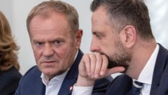 Auf Premier Tusk (li.) und Verteidigungsminister Kosiniak-Kamysz war offenbar ein Attentat ...