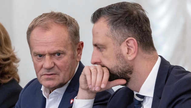 Auf Premier Tusk (li.) und Verteidigungsminister Kosiniak-Kamysz war offenbar ein Attentat ...
