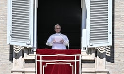 Papst Leo hat am Sonntag eine Lungenoperation wegen eines frühzeitig entdeckten Knotens ...