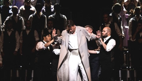 Marco Jentzsch, ein deutscher Tenor, ist der Lohengrin.