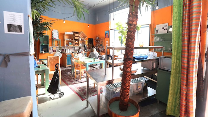 Das „Wohnzimmer-Café“ siedelt freilich mit.