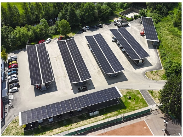 Versiegelte Flächen für Photovoltaik-Anlagen nutzen wie hier in Waidhofen an der Thaya.