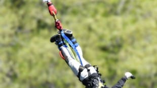 Die unglaublich leichtsinnige Idee der Freundesgruppe endete für die 21-Jährige fatal.