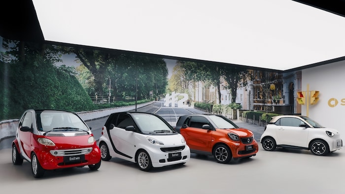 Technisch liegen Welten zwischen den Urahnen im Vordergrund und dem neuen Smart #2.