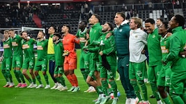 Rapid feierte mit den mitgereisten Fans den tollen Saisonstart.