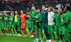Rapid feierte mit den mitgereisten Fans den tollen Saisonstart.