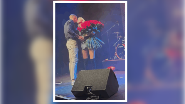 Blumen und ein Kuss auf der Konzertbühne! Anna-Carina Woitschack ist wieder vergeben und hat ...