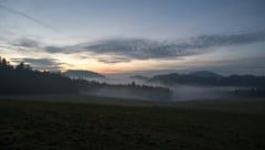 Der Himmel klart auf: Österreich erwartet eine ruhige Nacht, doch örtlich wird es frostig.