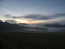 Der Himmel klart auf: Österreich erwartet eine ruhige Nacht, doch örtlich wird es frostig.