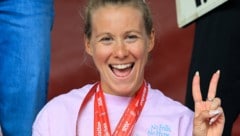Julia Mayer strahlt.