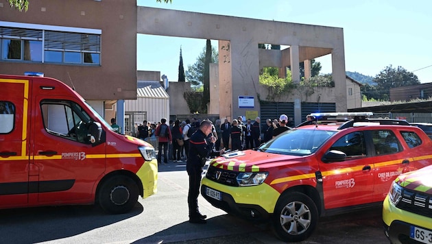 In Südfrankreich hat ein 14-Jähriger einen Schulleiter und eine Lehrerin durch Schüsse verletzt.