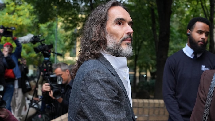 Russell Brand wirft alle Vorwürfe zurück.