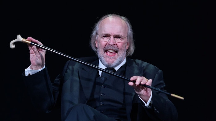 Brillant: Sven-Eric Bechtold als Herrenstein in Bernhards „Elisabeth II.“