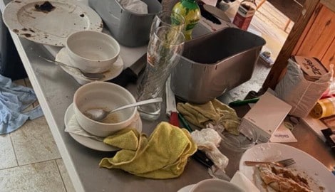 Bilder wie dieses wurden der „Krone“ von einem Gast einer Tiroler Almhütte zugespielt.