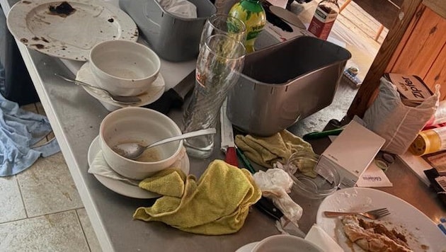 Bilder wie dieses wurden der „Krone“ von einem Gast einer Tiroler Almhütte zugespielt.