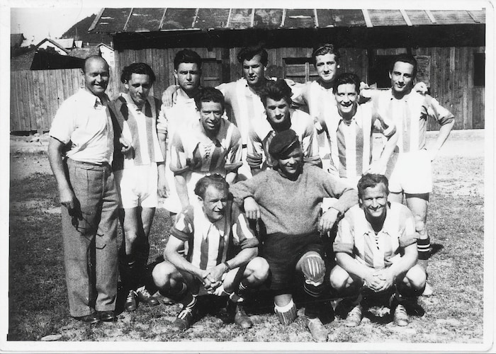 Ob Fußballklub (50er Jahre) mit Aufstiegsambitionen ...