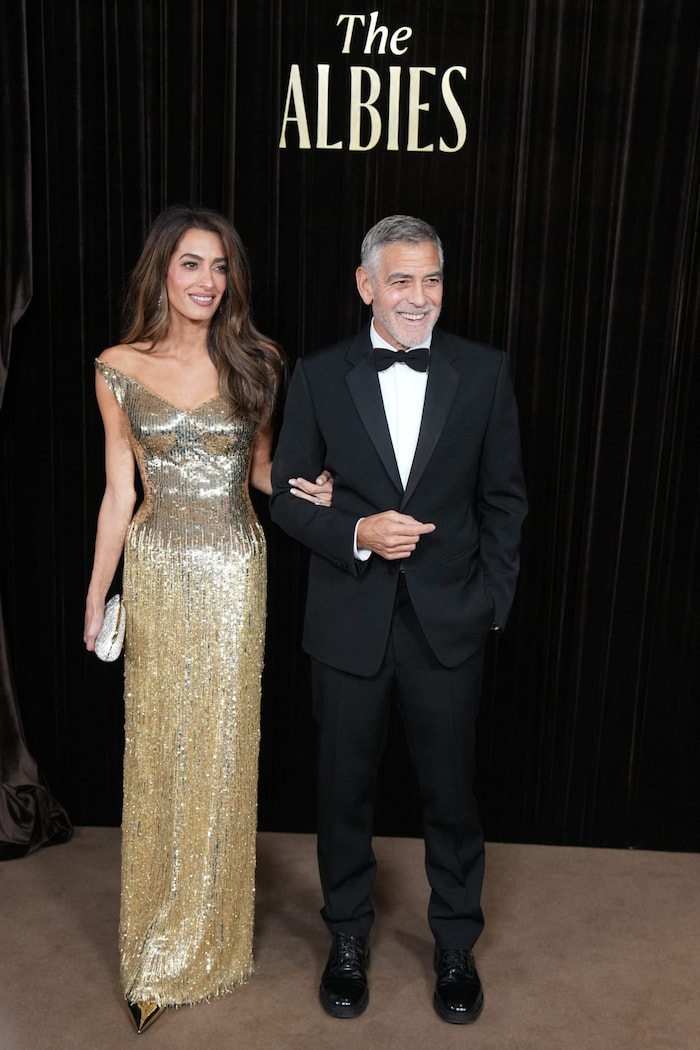 Strahlende Gastgeber: Amal und George Clooney