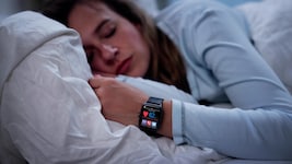 Nachts zeichnet die „intelligente Armbanduhr“ viele persönliche Daten auf. 