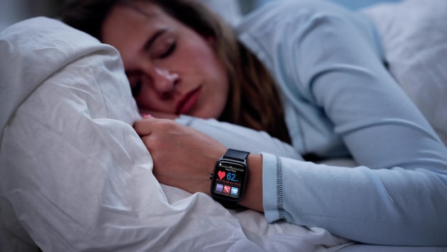 Nachts zeichnet die „intelligente Armbanduhr“ viele persönliche Daten auf.