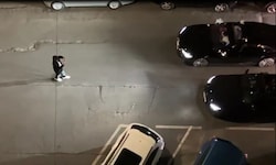 Mit einer Seelenruhe werden Fotos und Videos der Protzkarren gemacht – dahinter bricht das Chaos ...
